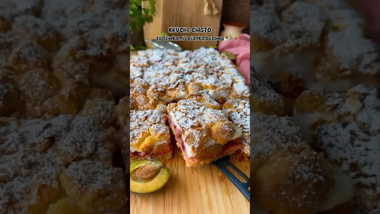 Kruche ciasto ze śliwkami z pianką bezową