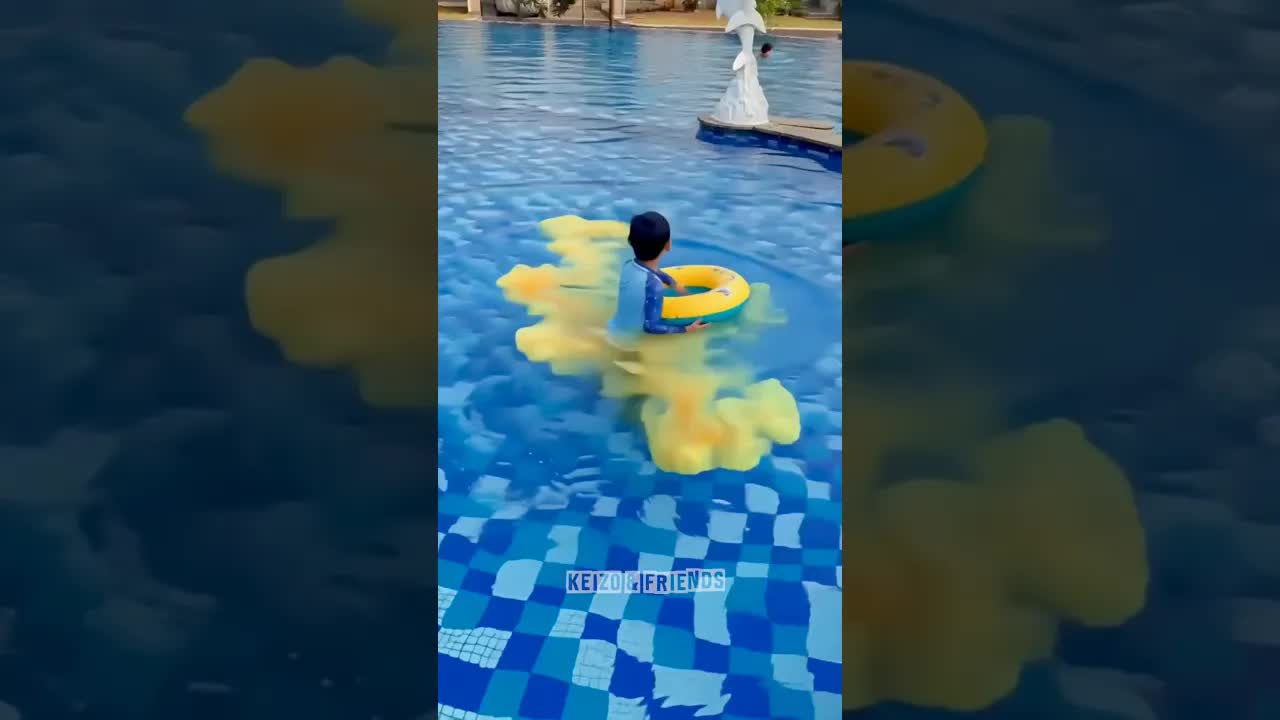 Gezo kebelet pipis di kolam renang