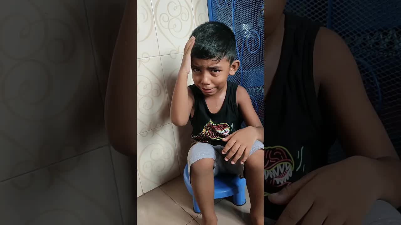 ছোট ভাইয়ের কান্না দেখে বড় ভাইয়ের অবস্থা