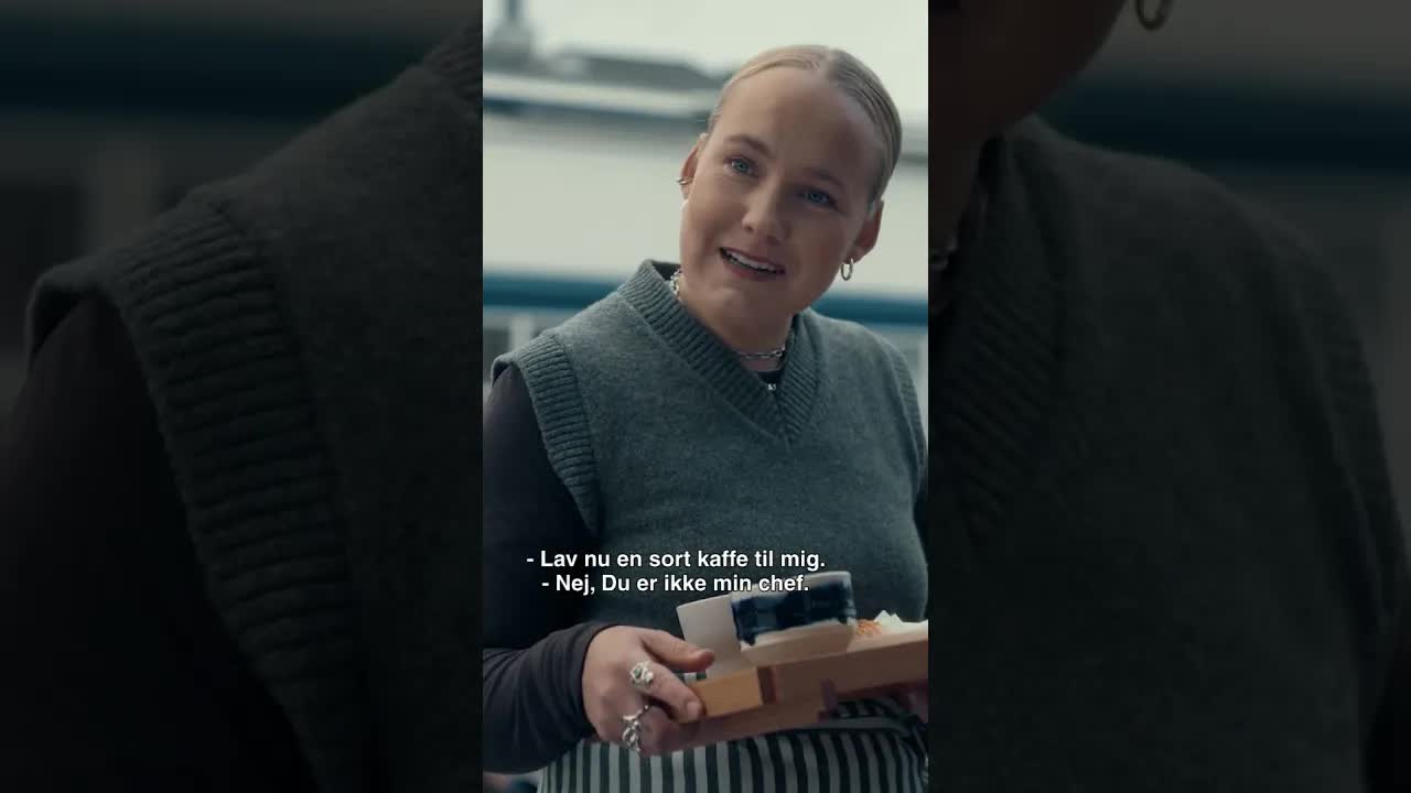 Bestilling af sort kaffe på caféen