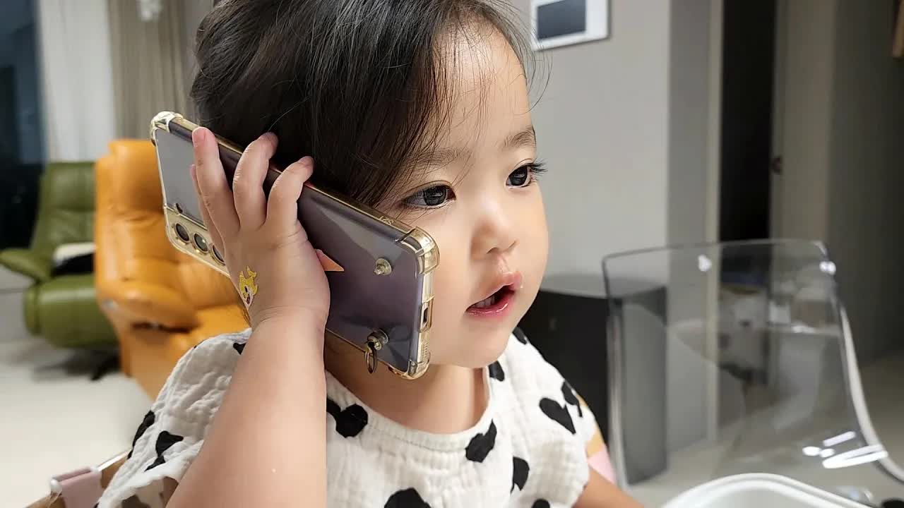 할머니와 전화하는 루다의 일상