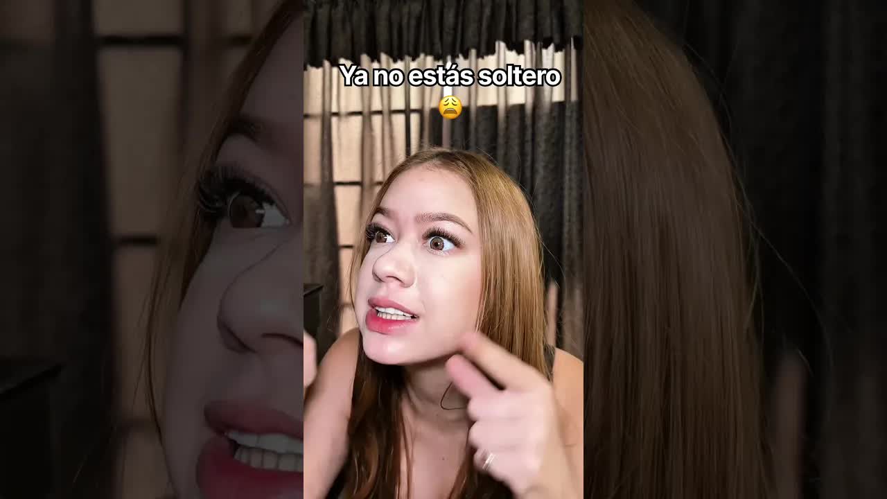 Discusión doméstica entre pareja con humor