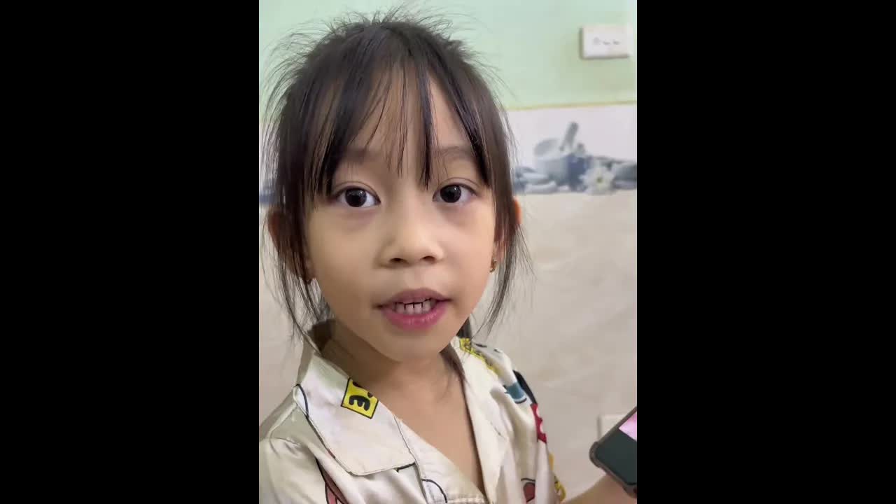 Con phát hiện bí mật của bố mẹ