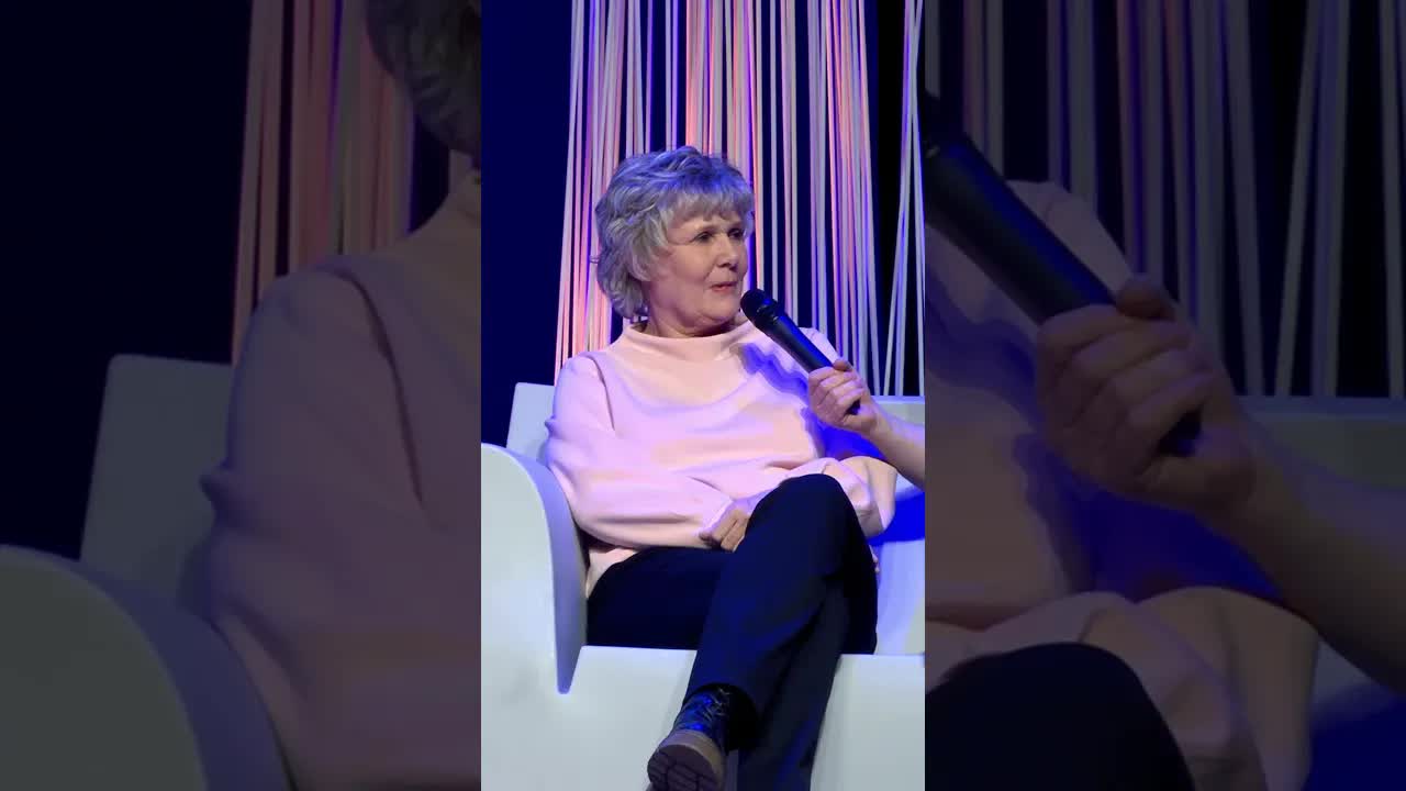 Ralf näht einen Elefantenslip