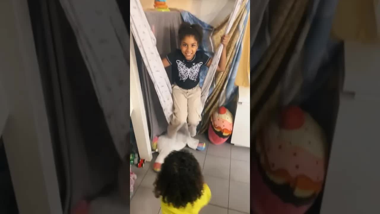 Ils ont fait une cabane et une balançoire