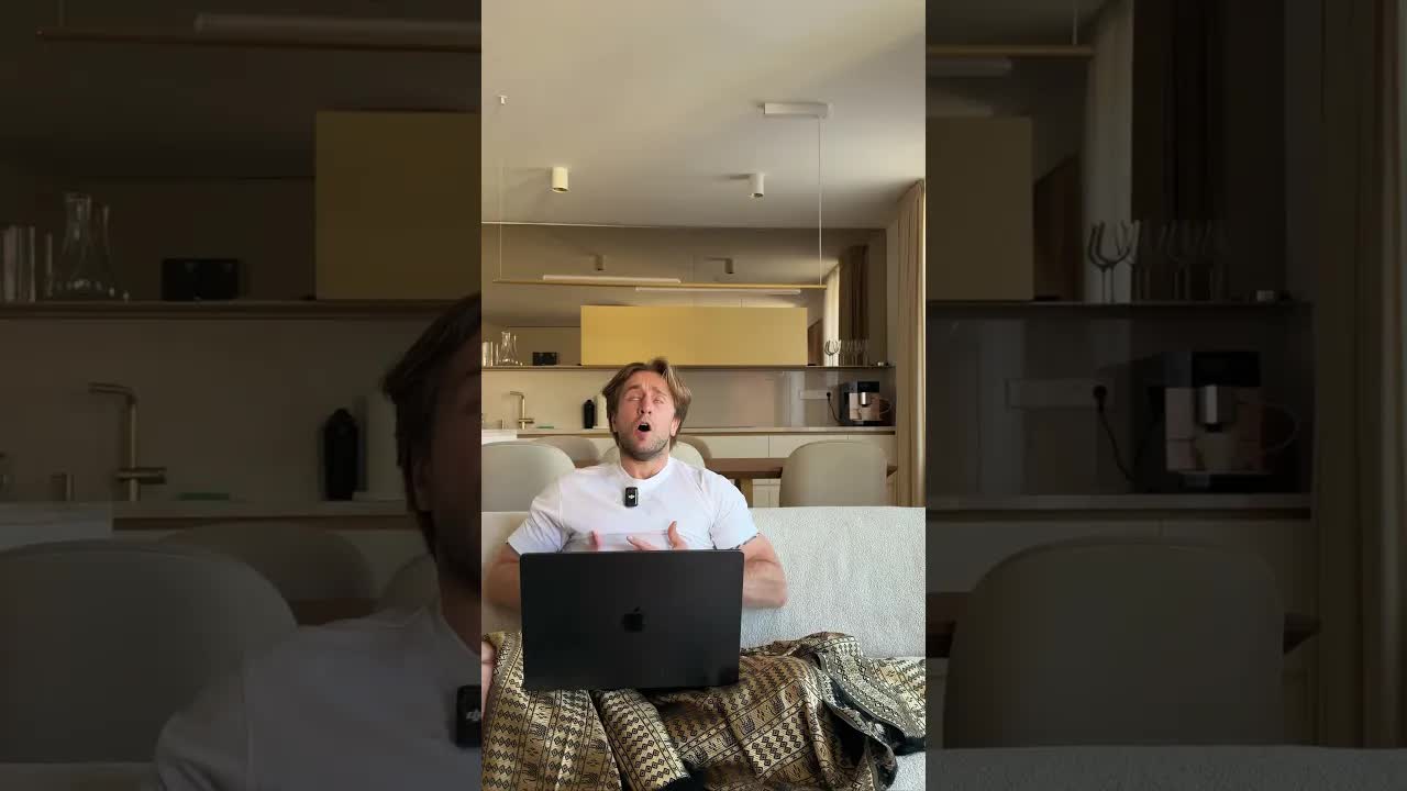 Prohlížení chatů s kamarádkami
