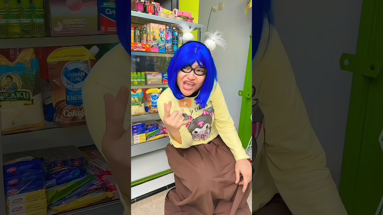 Bobi Dimarahi Emak Karena Pakai Seragam Sekolah