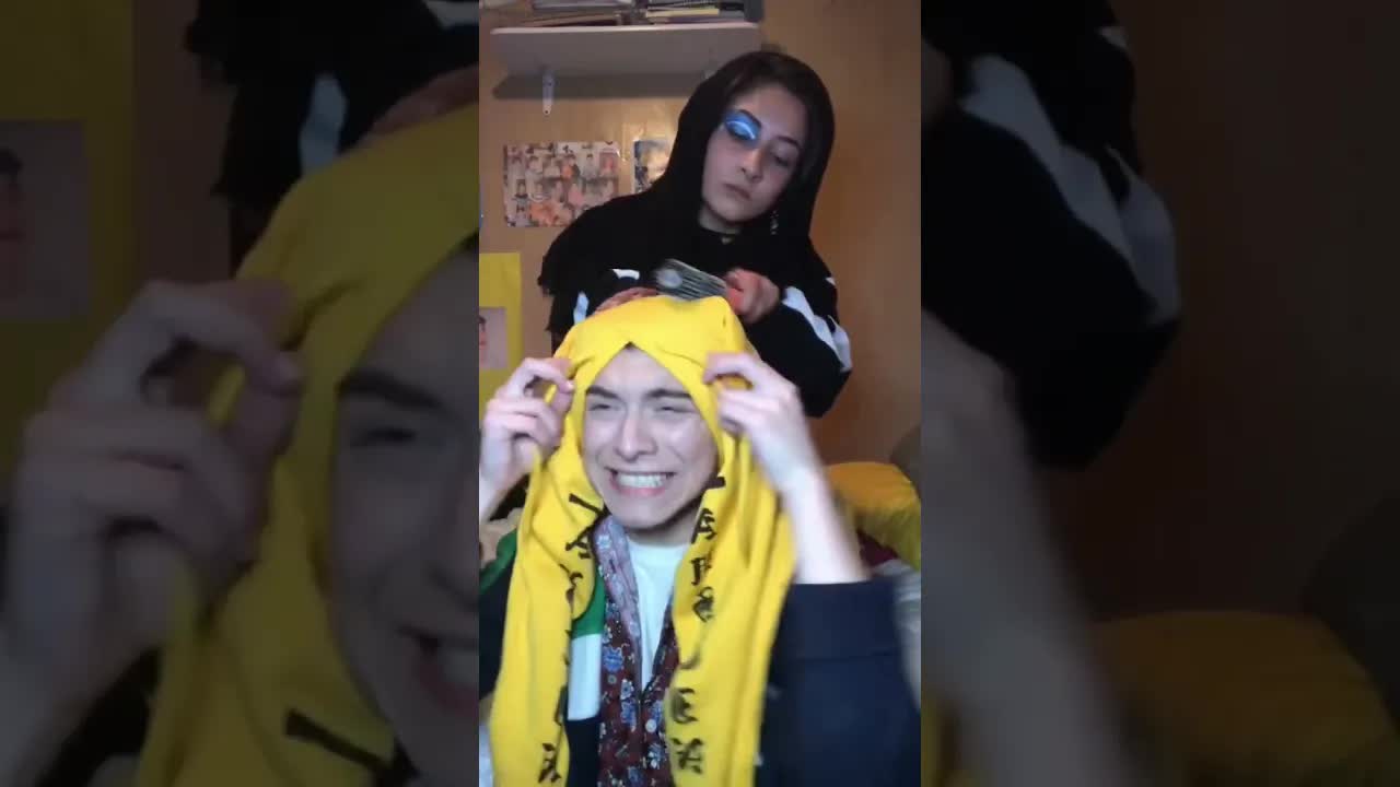Mi prima y yo jugando a ser Rapunzel