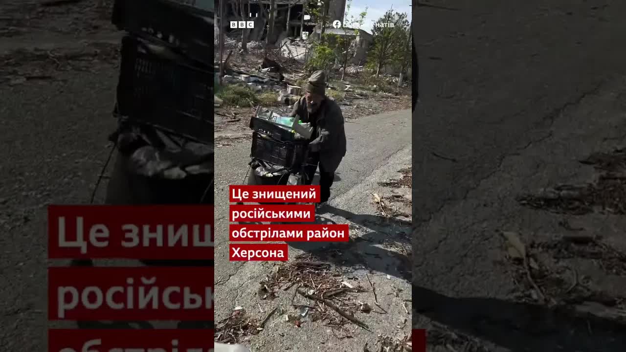 Волонтери несуть хліб дідусю в Херсоні