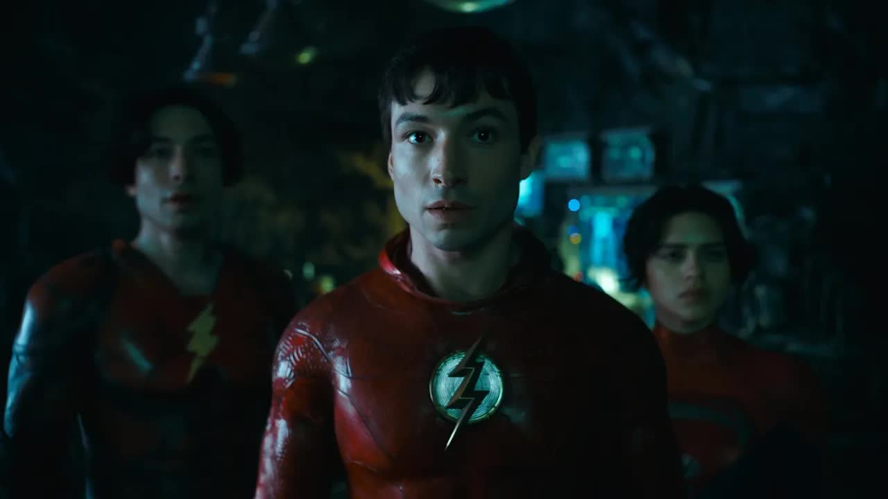 Flash visszamegy a múltba, hogy megmentse a világot