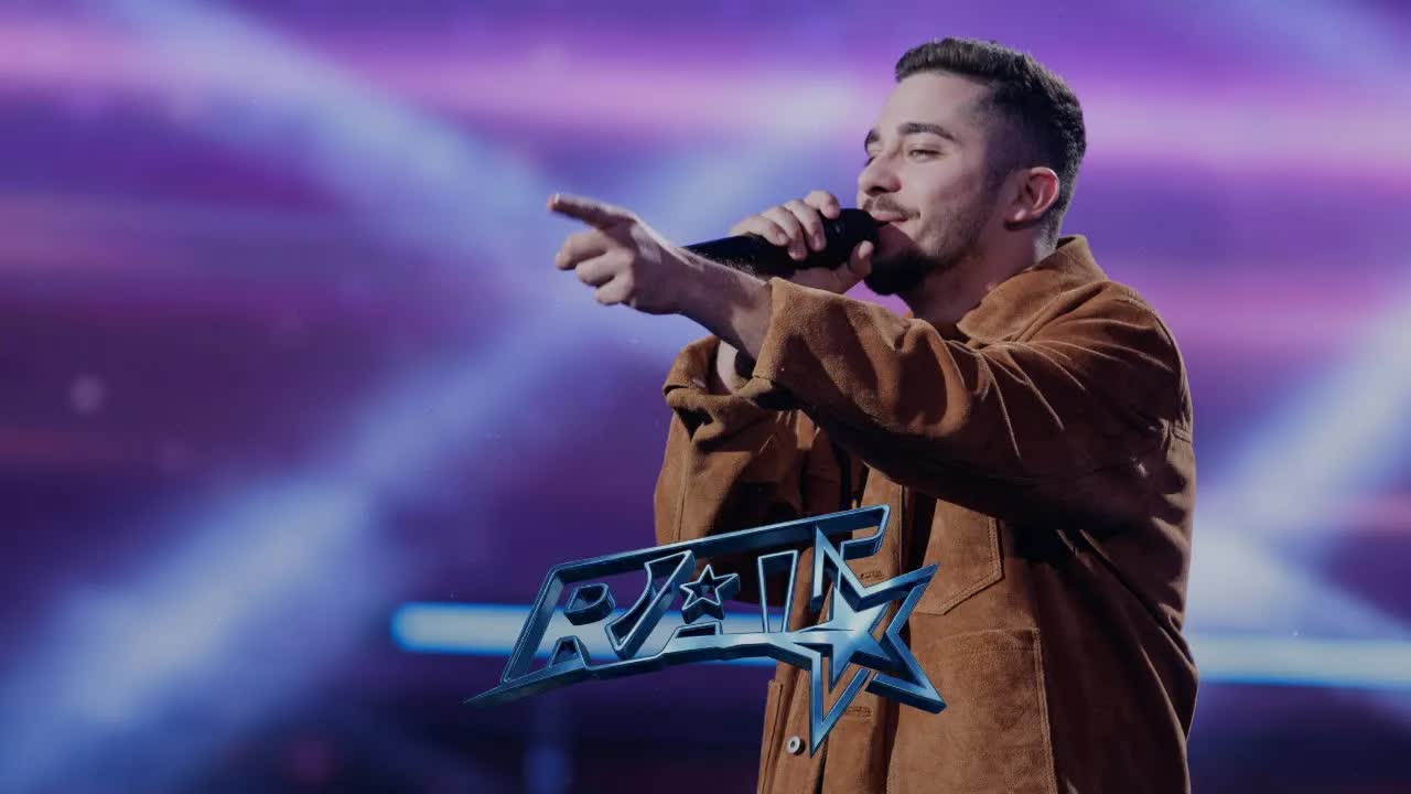 Andrei face rime în direct la Românii au talent
