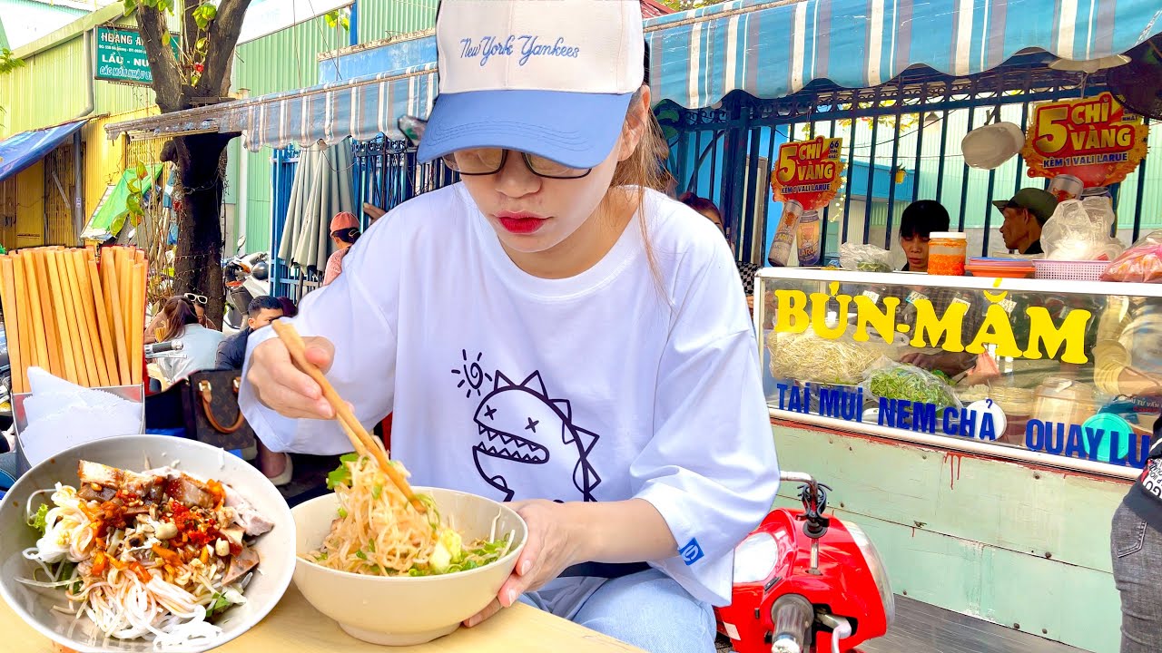 Trải nghiệm bún mắm nêm Đà Nẵng ngon tuyệt
