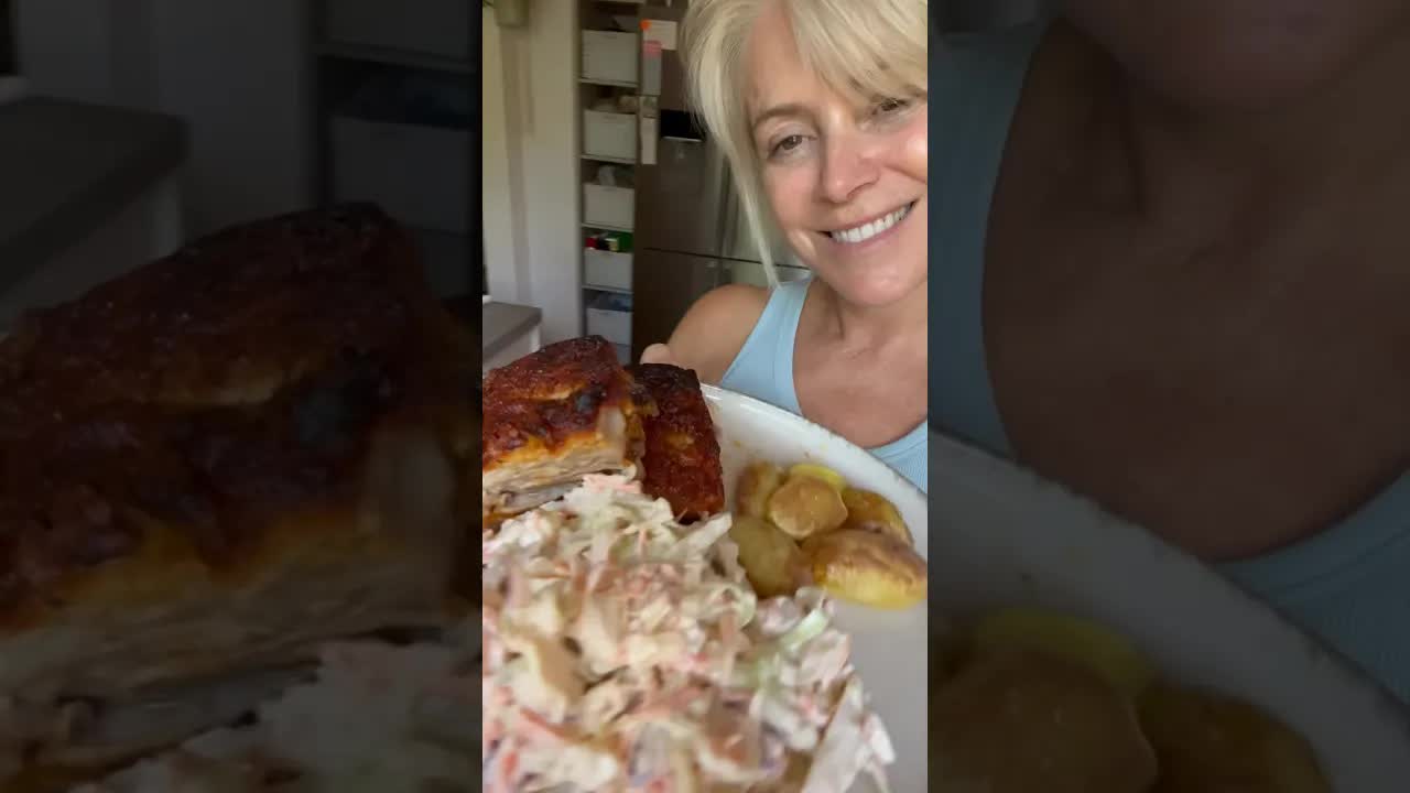 Recept na kapustový šalát s bravčovými rebierkami