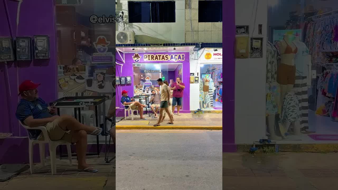 Oferecendo açaí para um casal