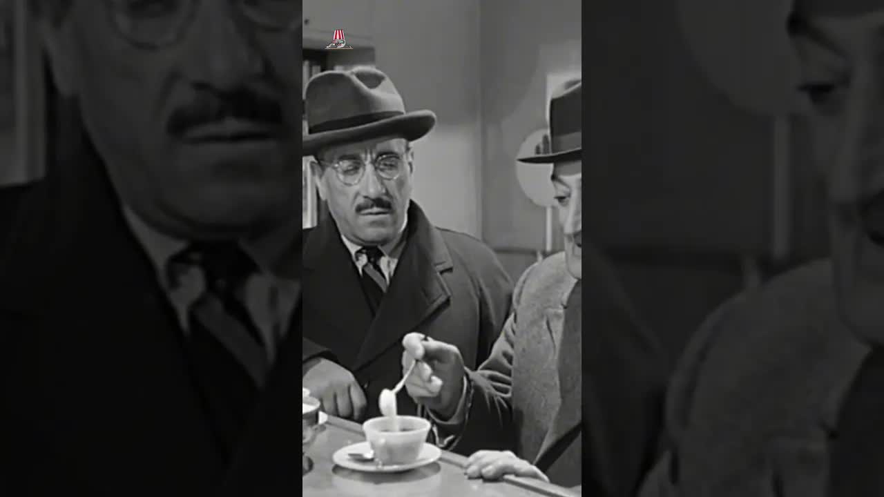 Totò spiega il capitalismo con le tazze di caffè
