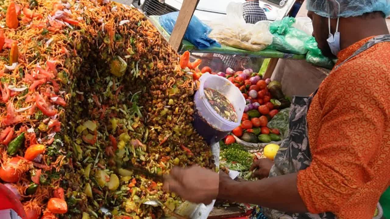 বাংলাদেশি রাস্তার চানা মসলা চাট