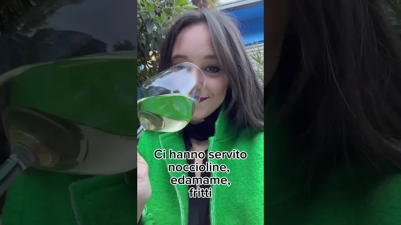 Aperitivo originale con piscina a Milano