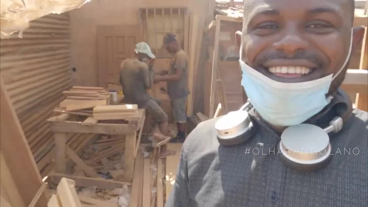 Visita ao Mercado de Madeira Kikolo em Angola