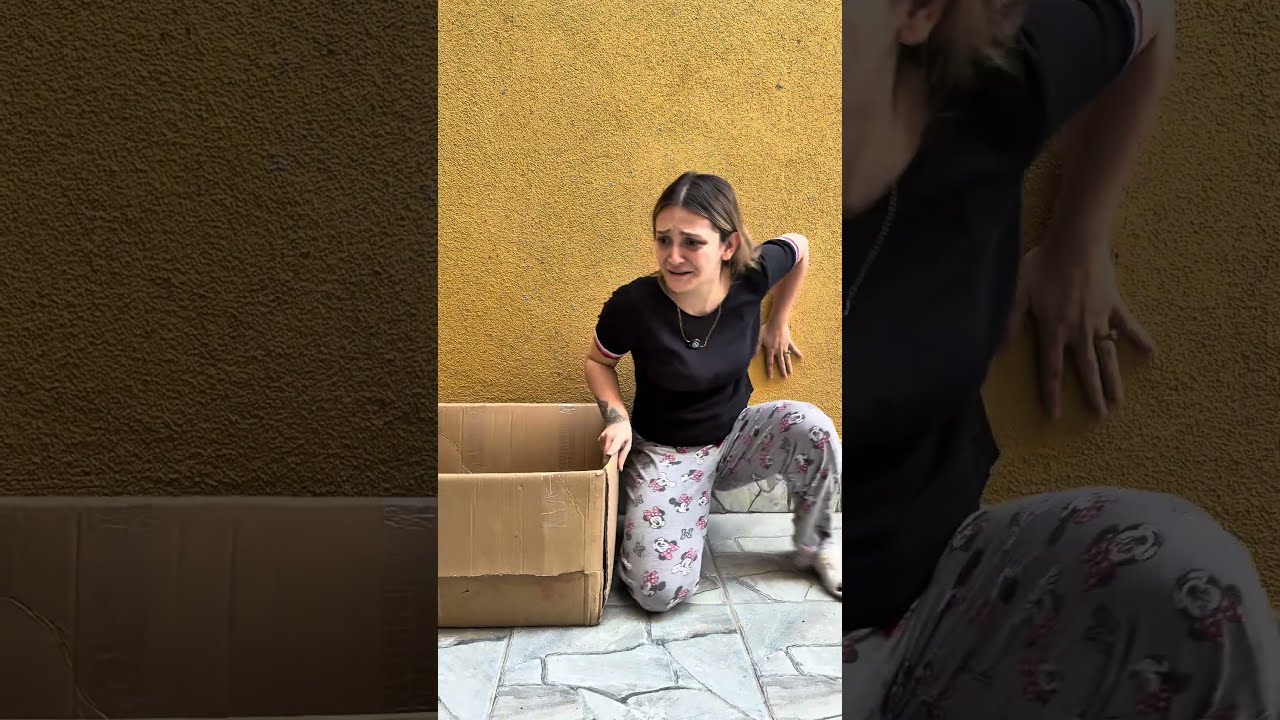 Partiye Gidecek Kıyafet Bulamayan Kız