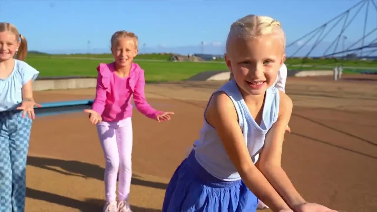 Vi leker i barnehagen - Småsang