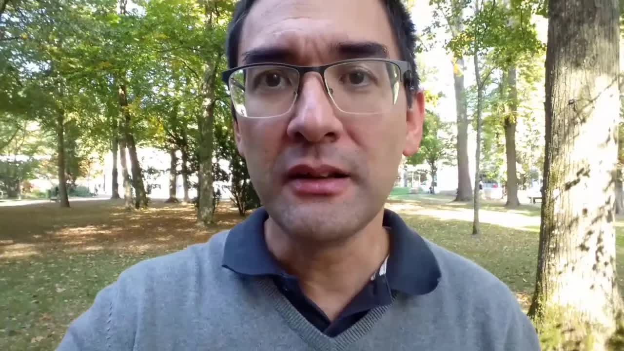 Tagmanĝo en universitata restoracio kaj parka promeno