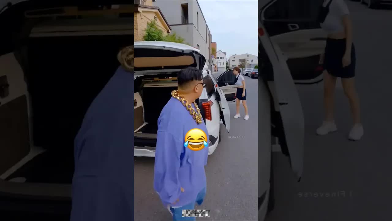 حارسة الأمن والمالك الغامض