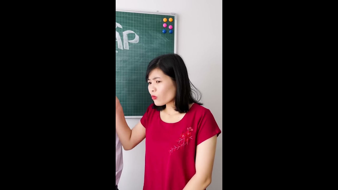 Cô giáo bảo Ngân: Muốn làm luật sư nhưng ba mẹ bắt làm giáo viên