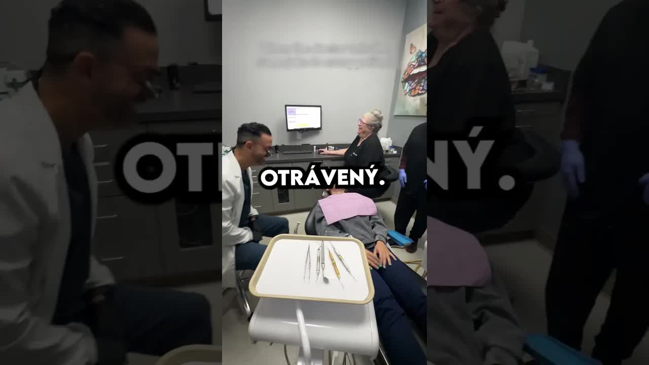 Doktor vypráví stejný vtip stále dokola