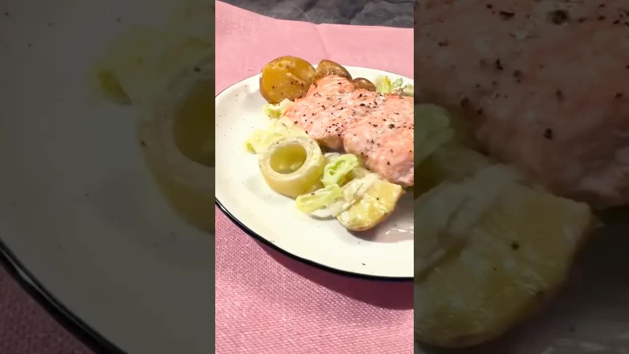 Готвене на сьомга с картофи и праз