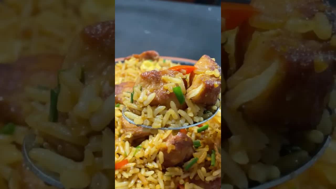 Arroz frito con pollo y ajo al estilo chino