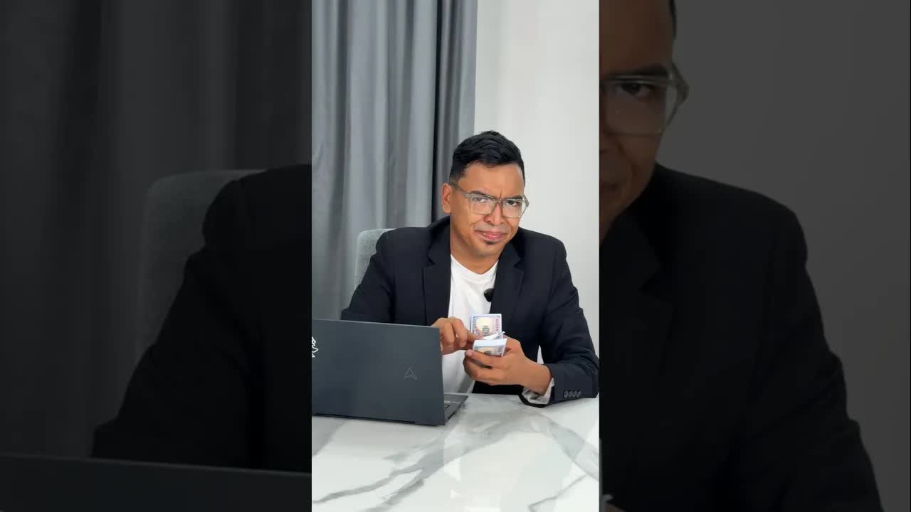 Comedia: Depósito de dinero y problema en el baño