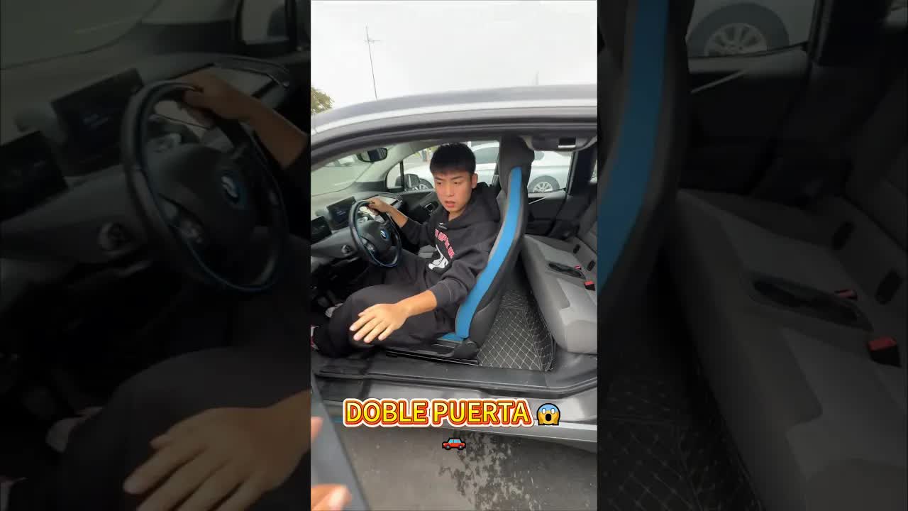 Un coche tan raro que no sé cómo usarlo