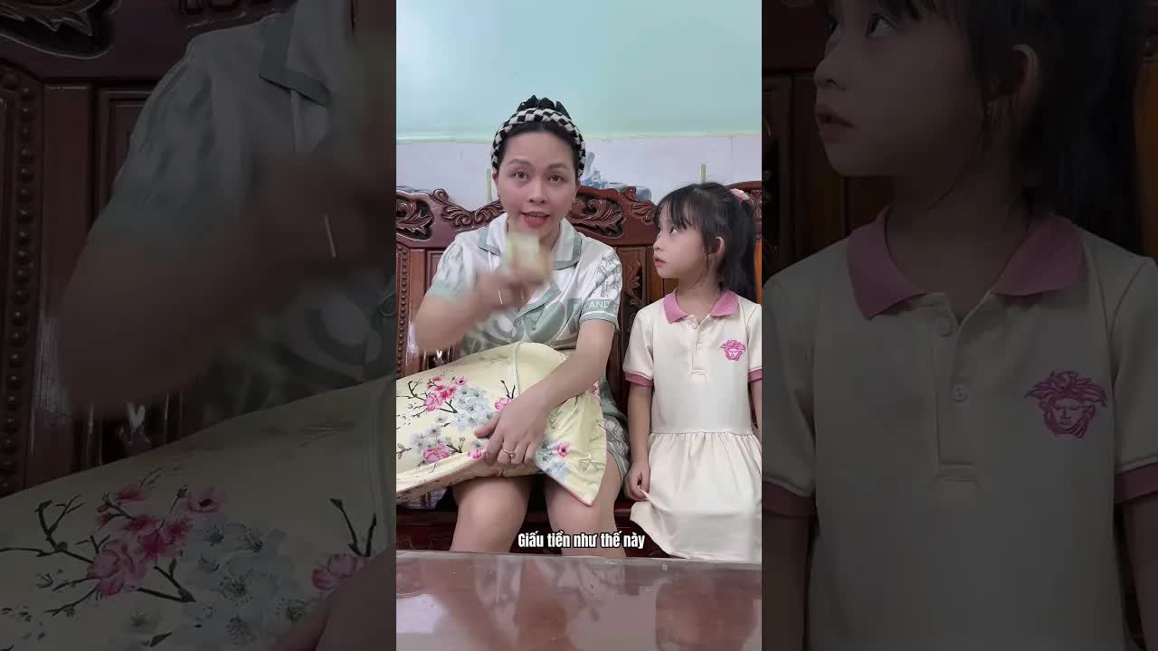 Bố mẹ giấu tiền trong gối bị con phát hiện