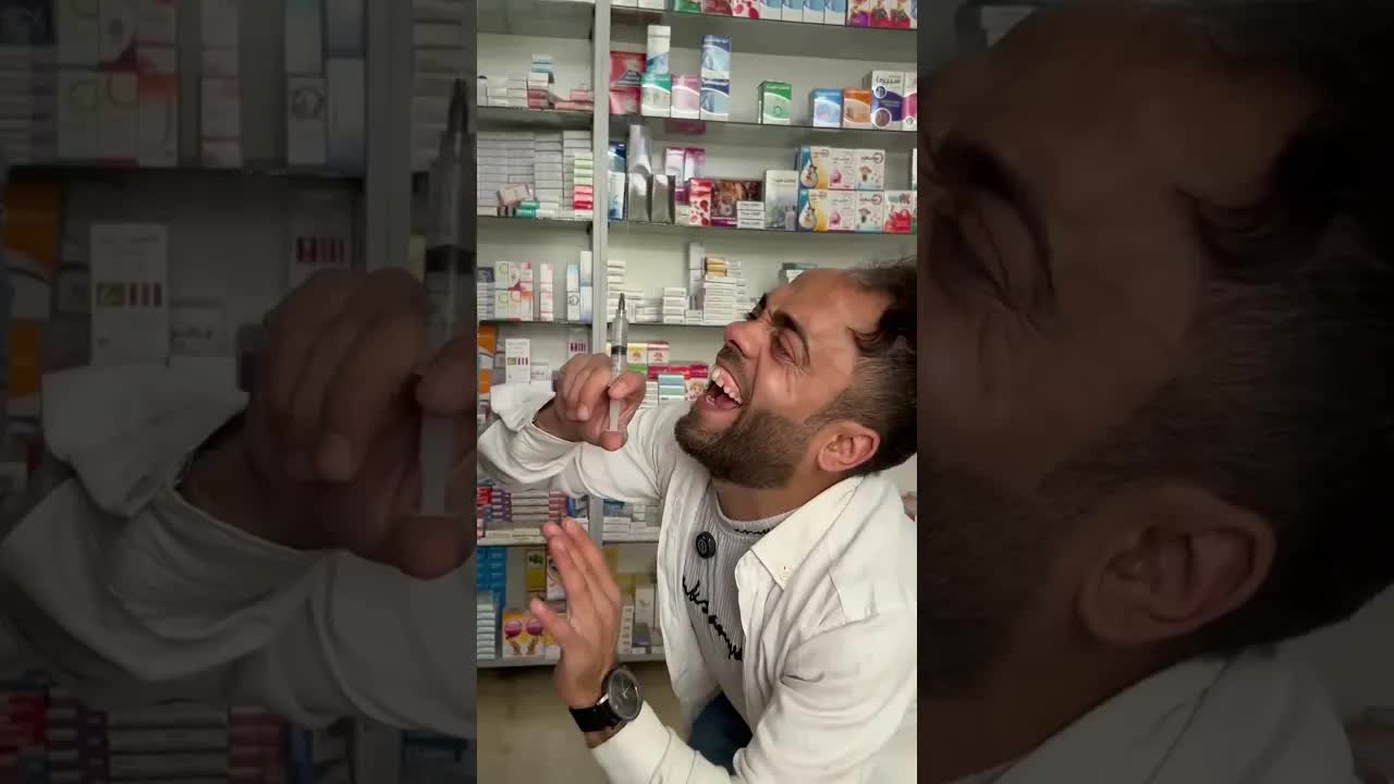 دكتور بيوم واحد يعالج أول زبون بطريقة غريبة