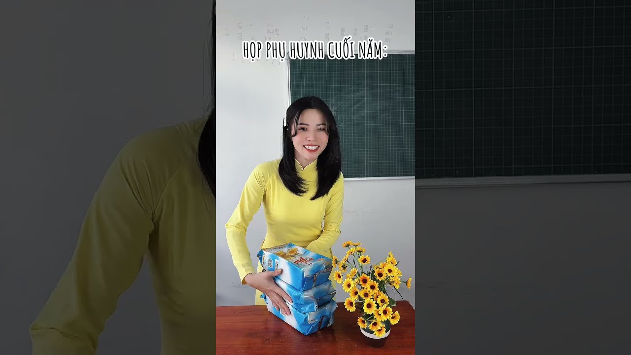 Cô giáo họp phụ huynh mua quà cuối năm