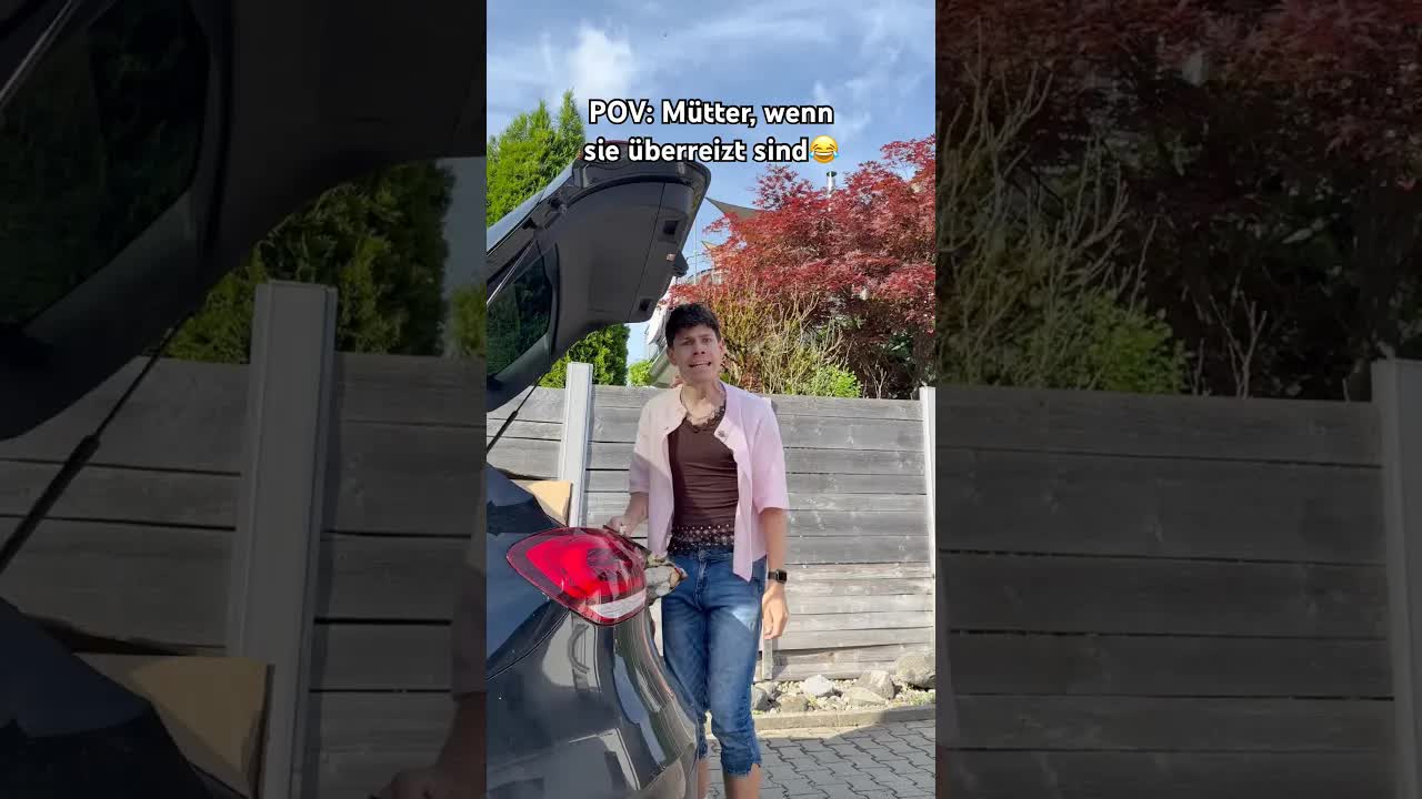 Überreizte Mama und ihr neugieriges Kind