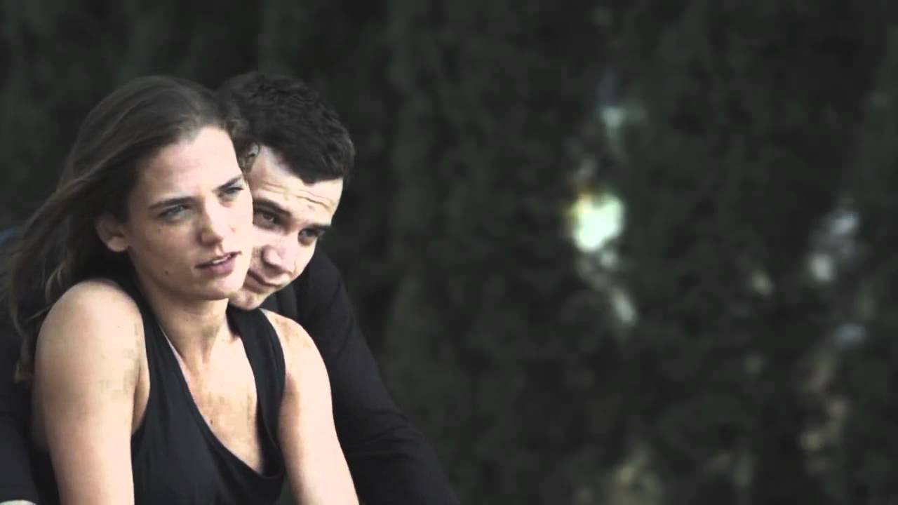 יום דייט שהופך לסיוט מטורף עם חתולים