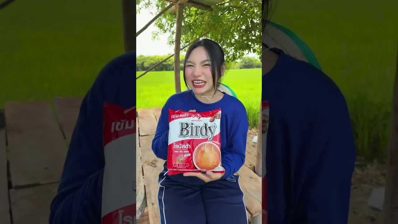 แม่เพ็ญหาปลาและดื่มเบอร์ดี้โรบัสต้า