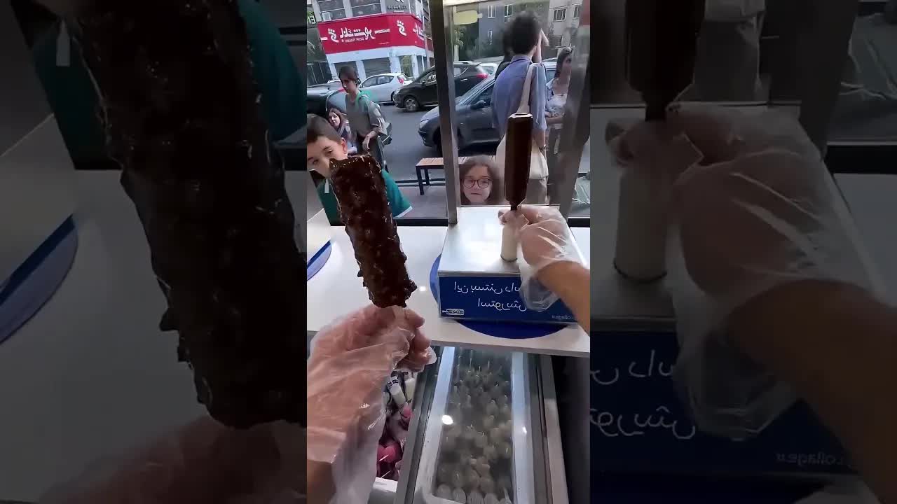 طريقة بيع الآيسكريم بالشوكولاتة في الخليج
