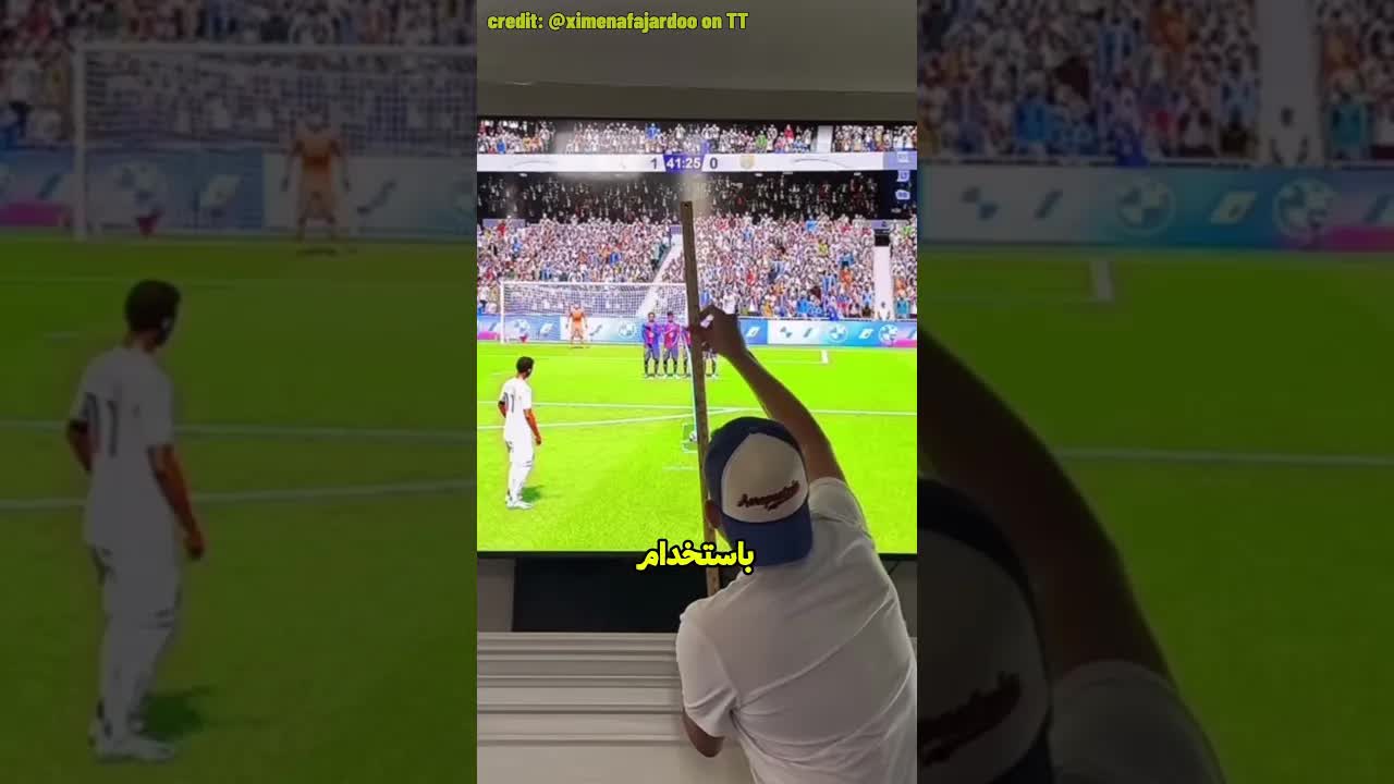عبقري الرياضيات يلعب FC25 باستخدام القياسات