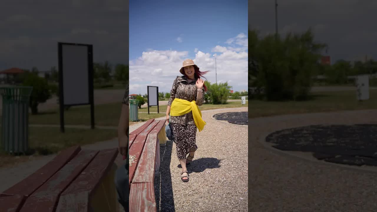 Prietena mea mă ajută să mă îmbrac pentru întâlnire
