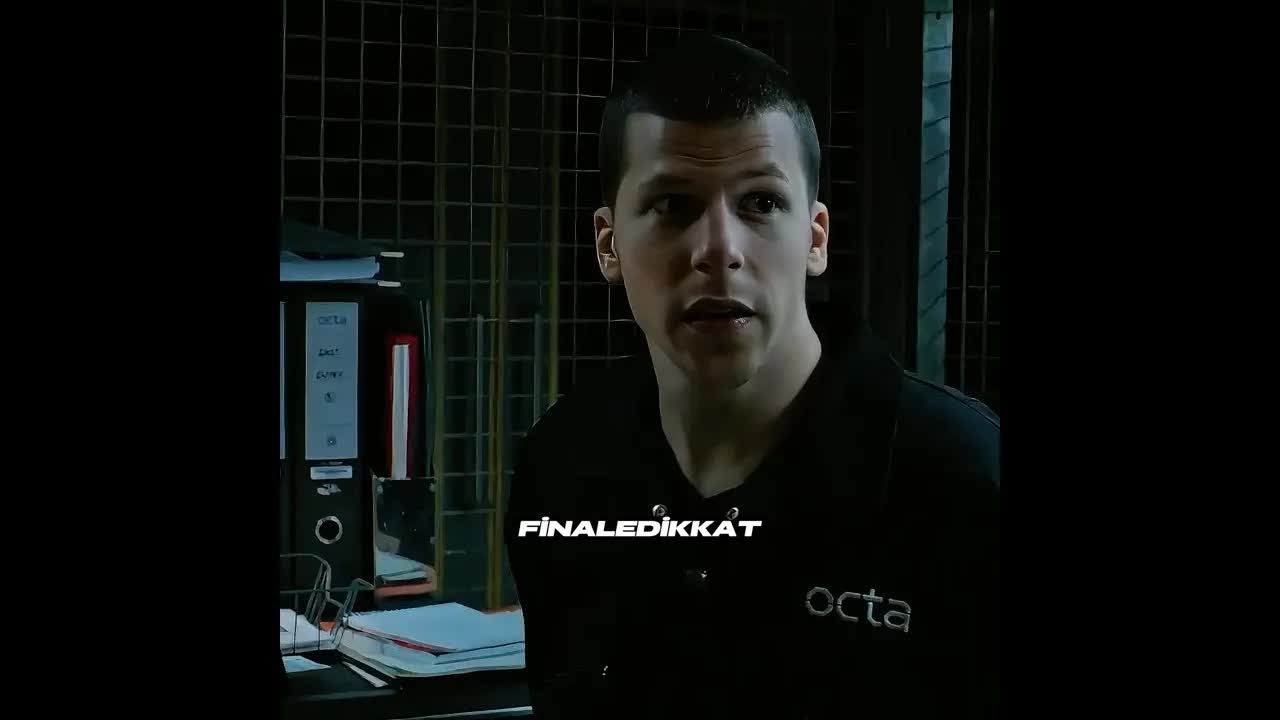 Film sahnesinde kısa bir ofis diyaloğu