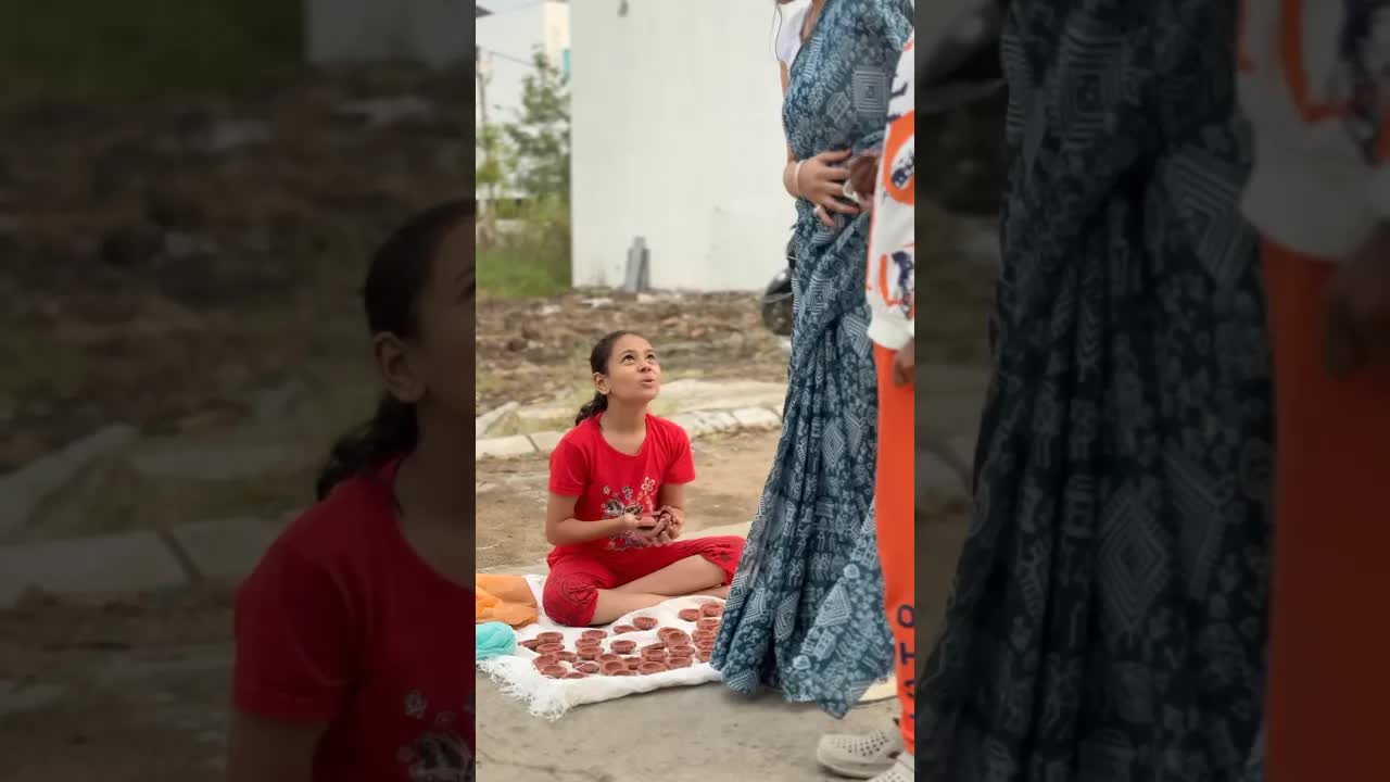 इस दीवाली किसी की मदद करके खुशियां बांटो