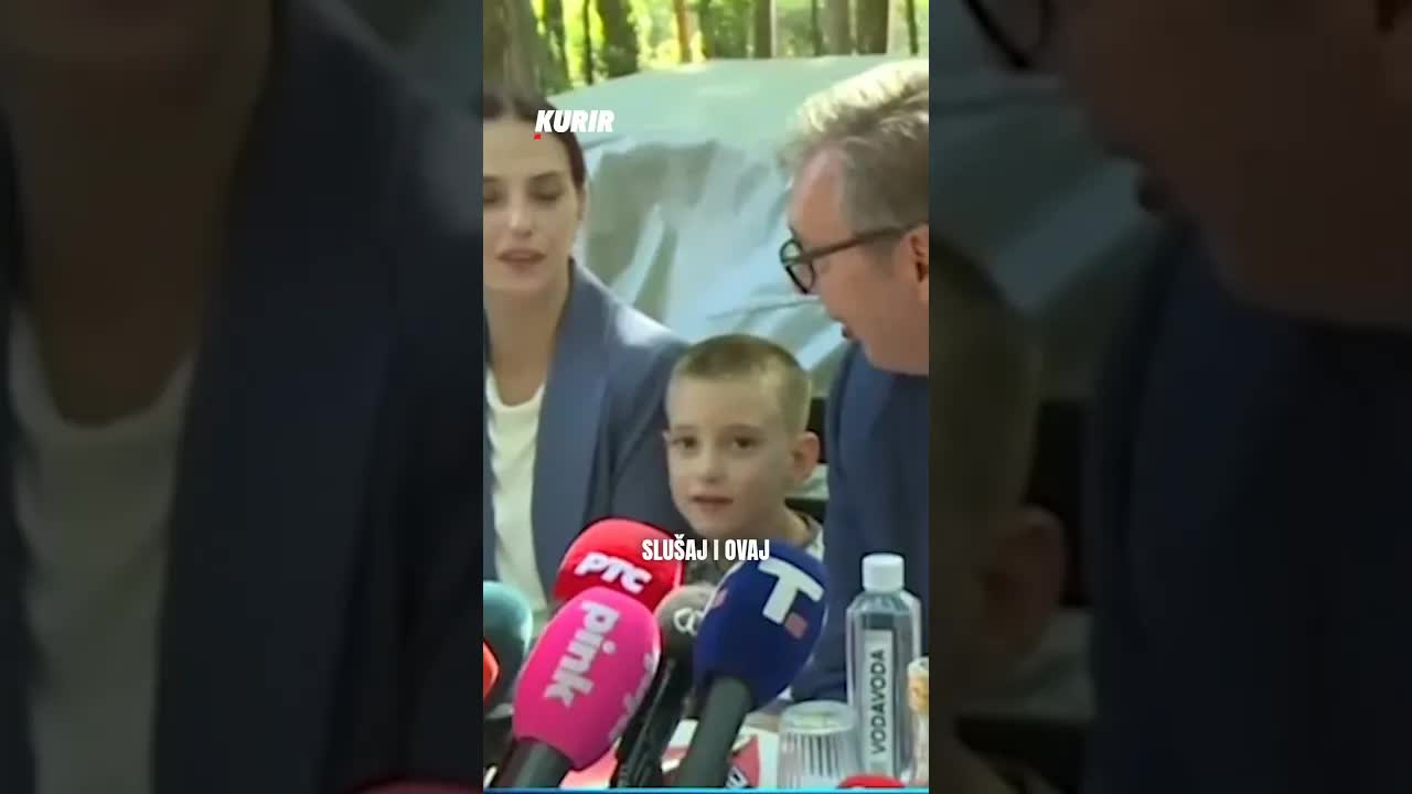 Predsednik Vučić razgovara sa decom o fudbalu i muzici
