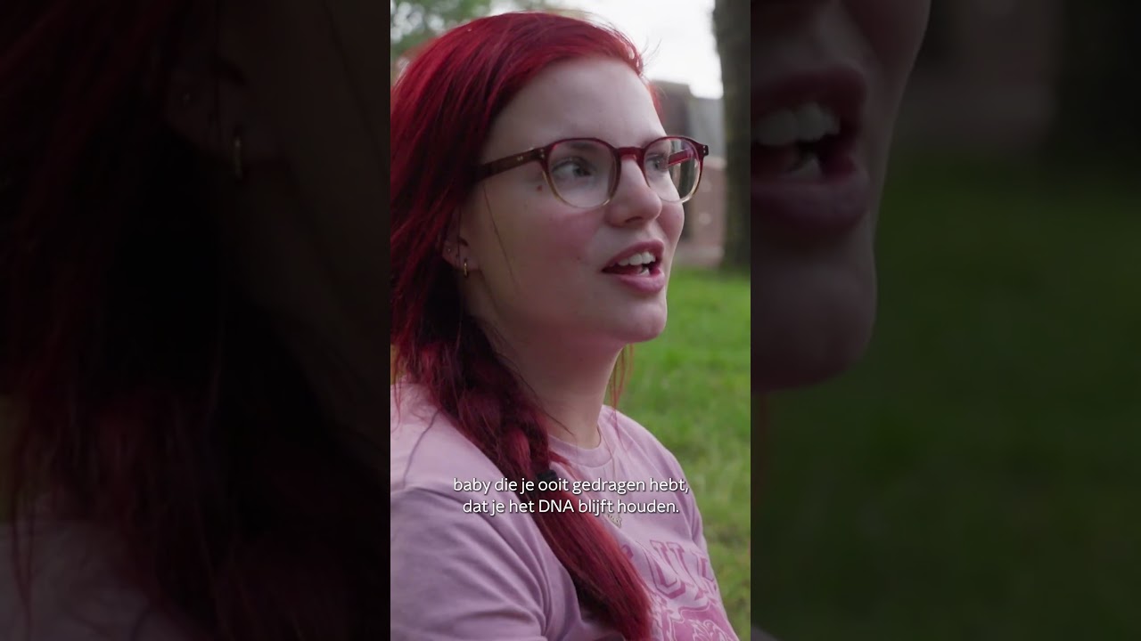 Loïs praat met Jessica over verlies van een baby