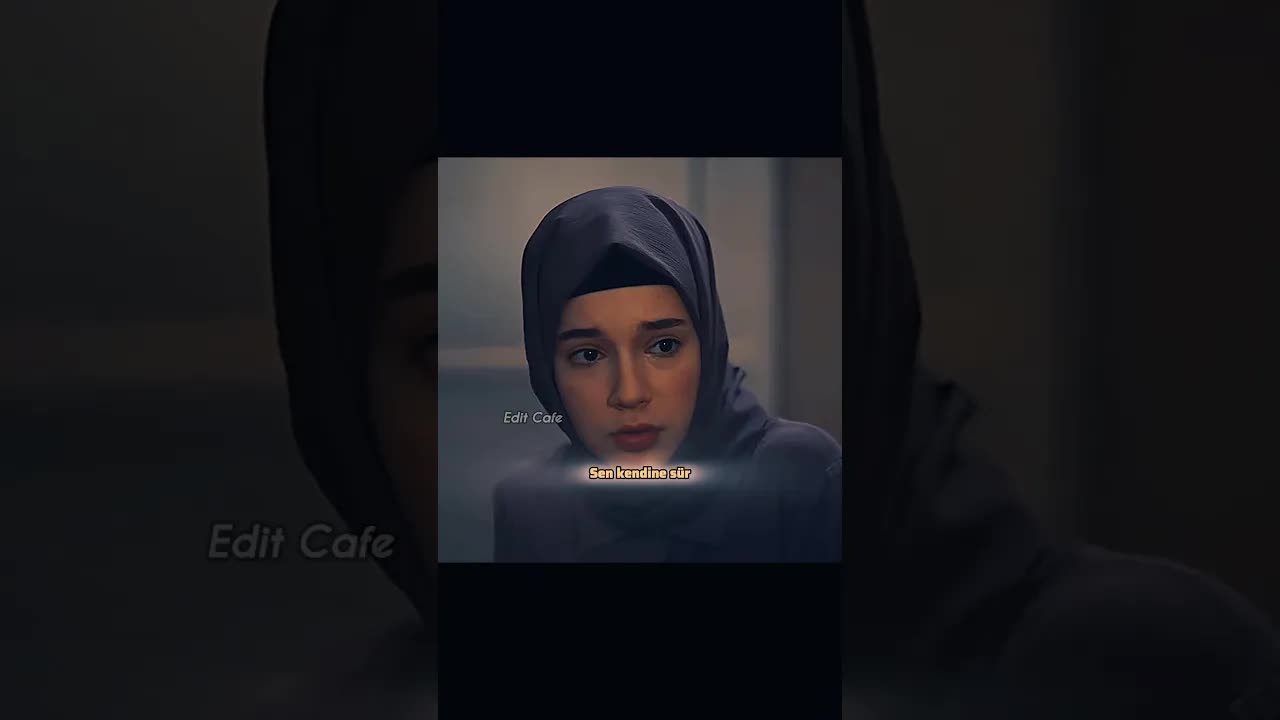 Zeynep ve Mira makyaj yaparken annelerine yakalanıyor