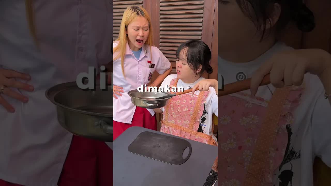 Ibu Memasak Sup untuk Dimakan Bersama