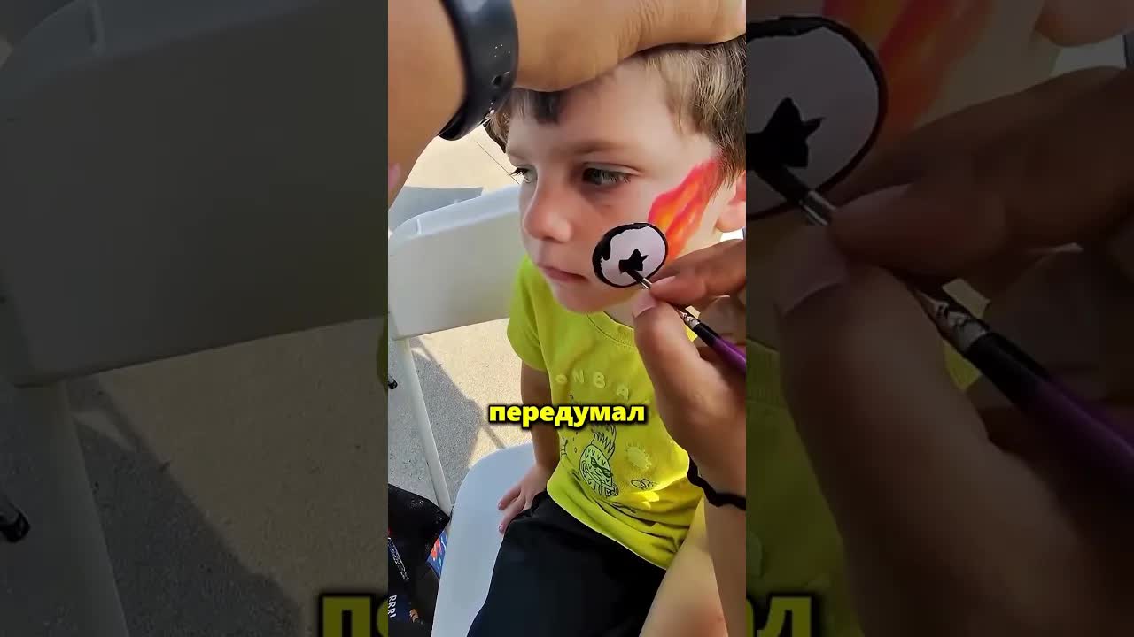Художник превратил ошибку в футбольный мяч