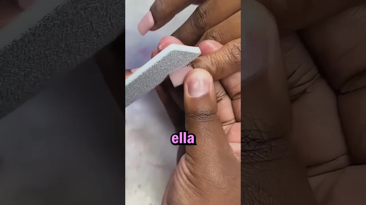 Cliente se duerme durante manicura y todo sale perfecto