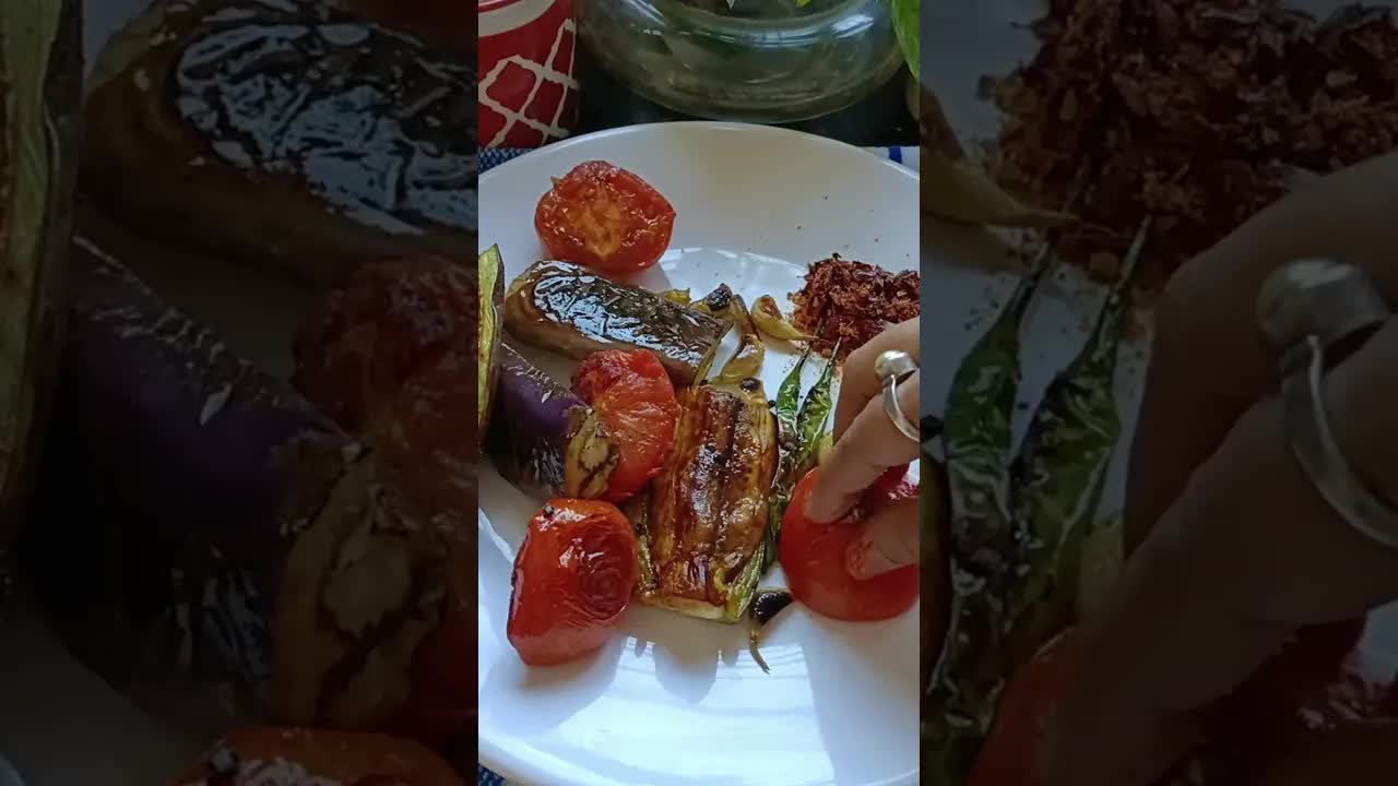 বেগুন টমেটোর ভর্তা বানানোর সহজ রেসিপি